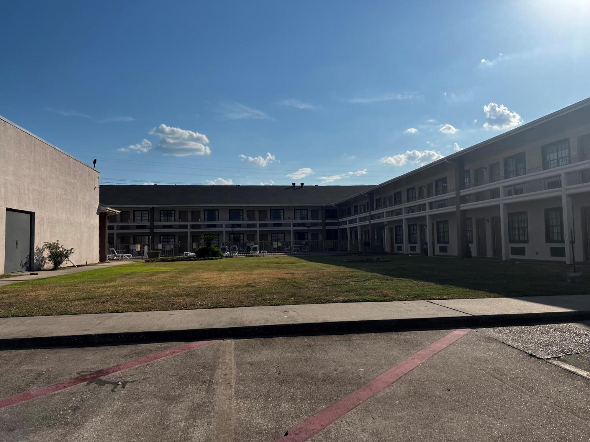 Baymont By Wyndham Port Arthur - Groves Area Exterior foto